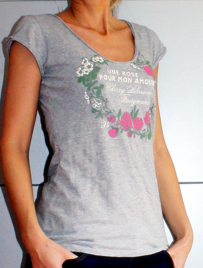 schönes Oberteil / Top / T-shirt in grau mit Aufdruck