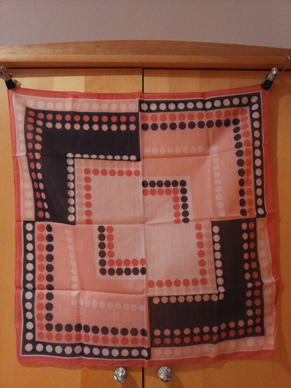 Dünnes Tuch mit Punkten, pink-rosa-dunkelblau-weiß