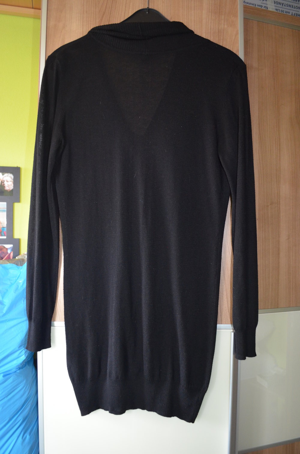 Schwarzes Strickkleid