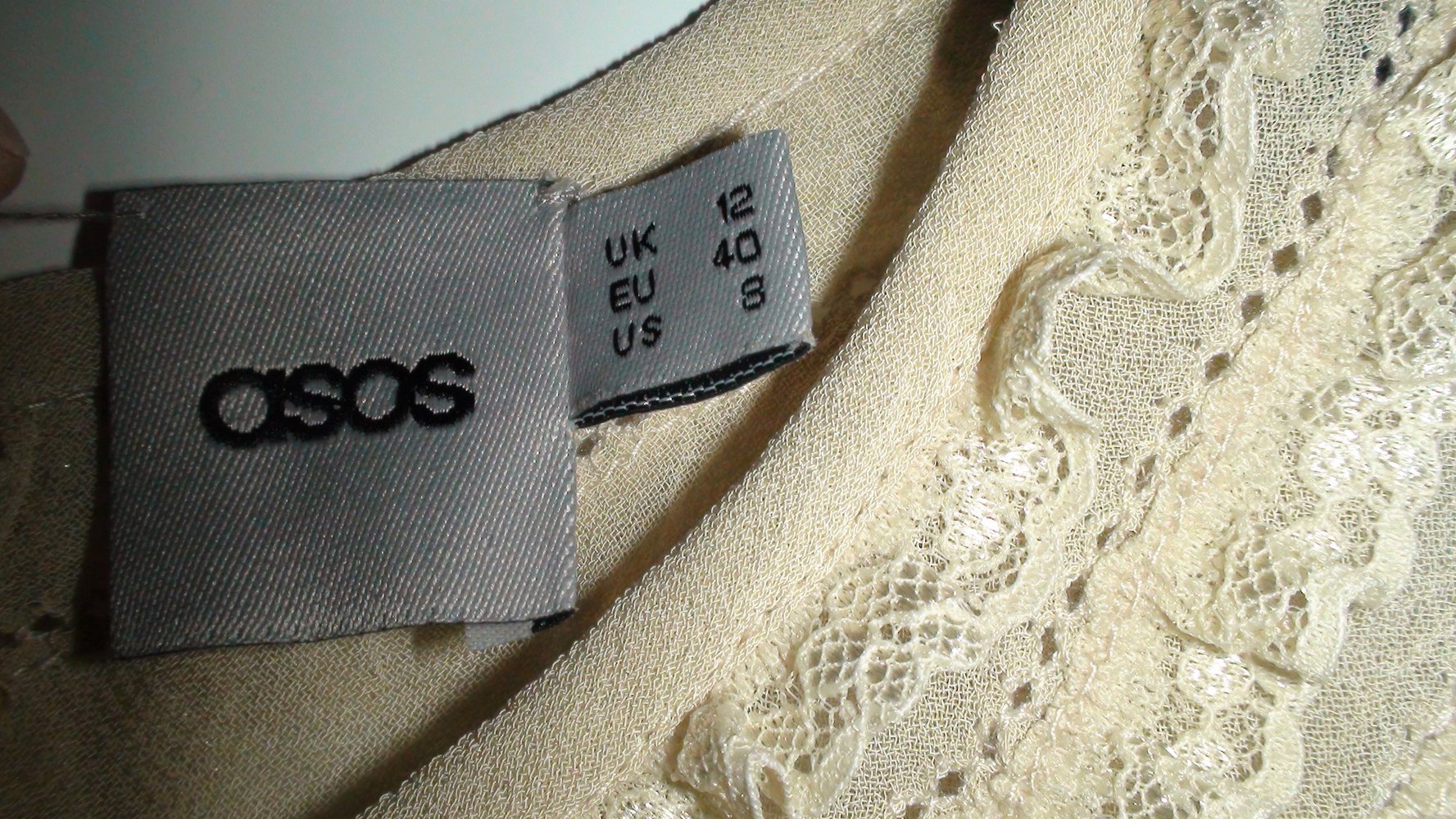 ASOS langärmilge Bluse mit Spitze und Rüschchen Gr.40