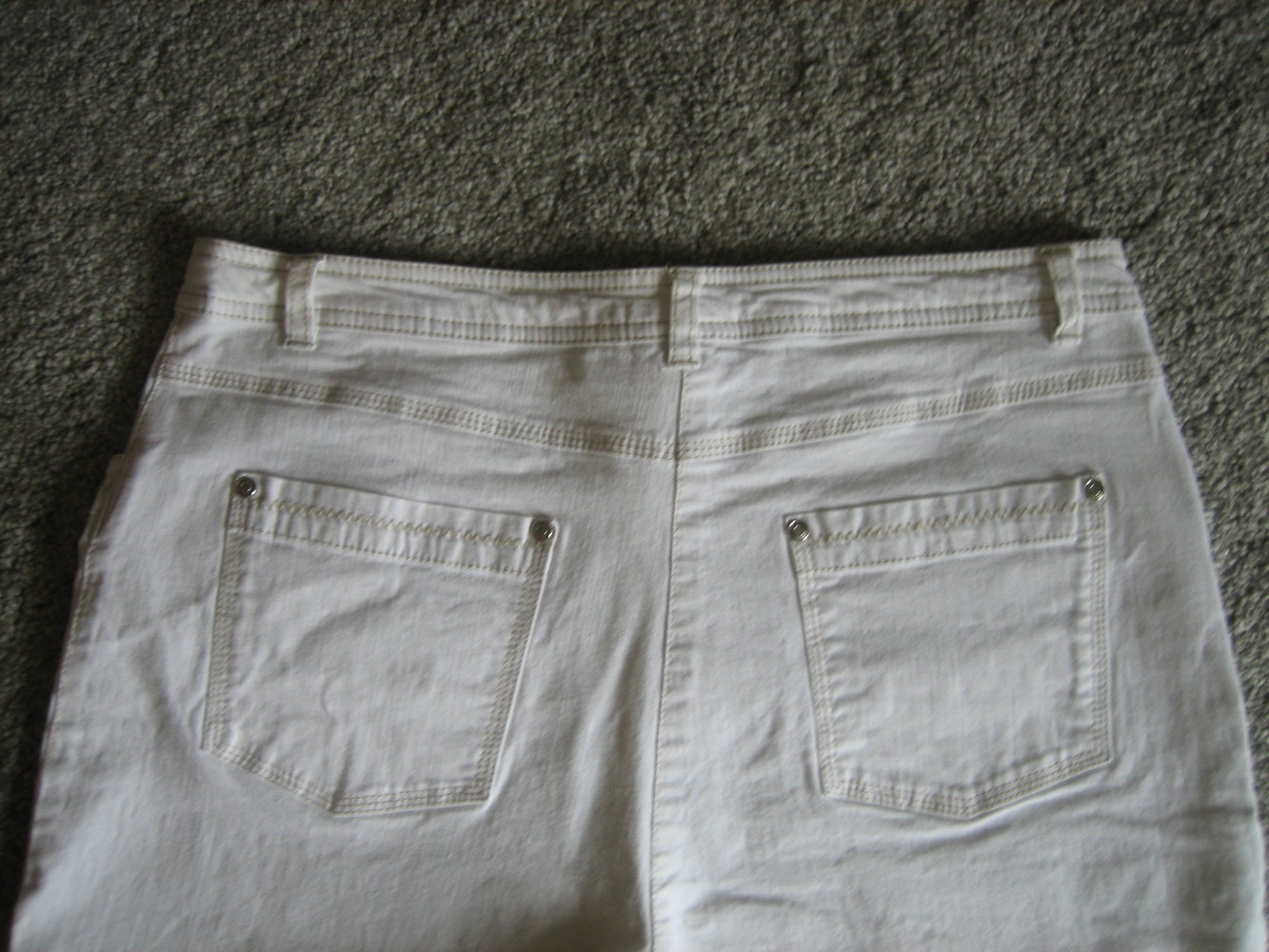 Sommerliche, weiße Jeans Gr. 42, Super-Passform durch Stretch - unentbehrliches Kombi-Teil!