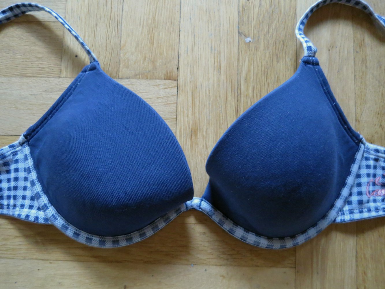 Zwei blau-weiße BHs von edc (Esprit), 75A