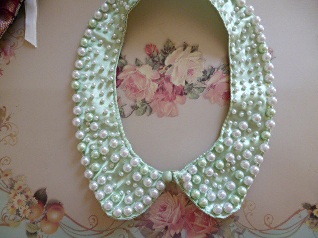 Mintgrüner Perlen Kragen