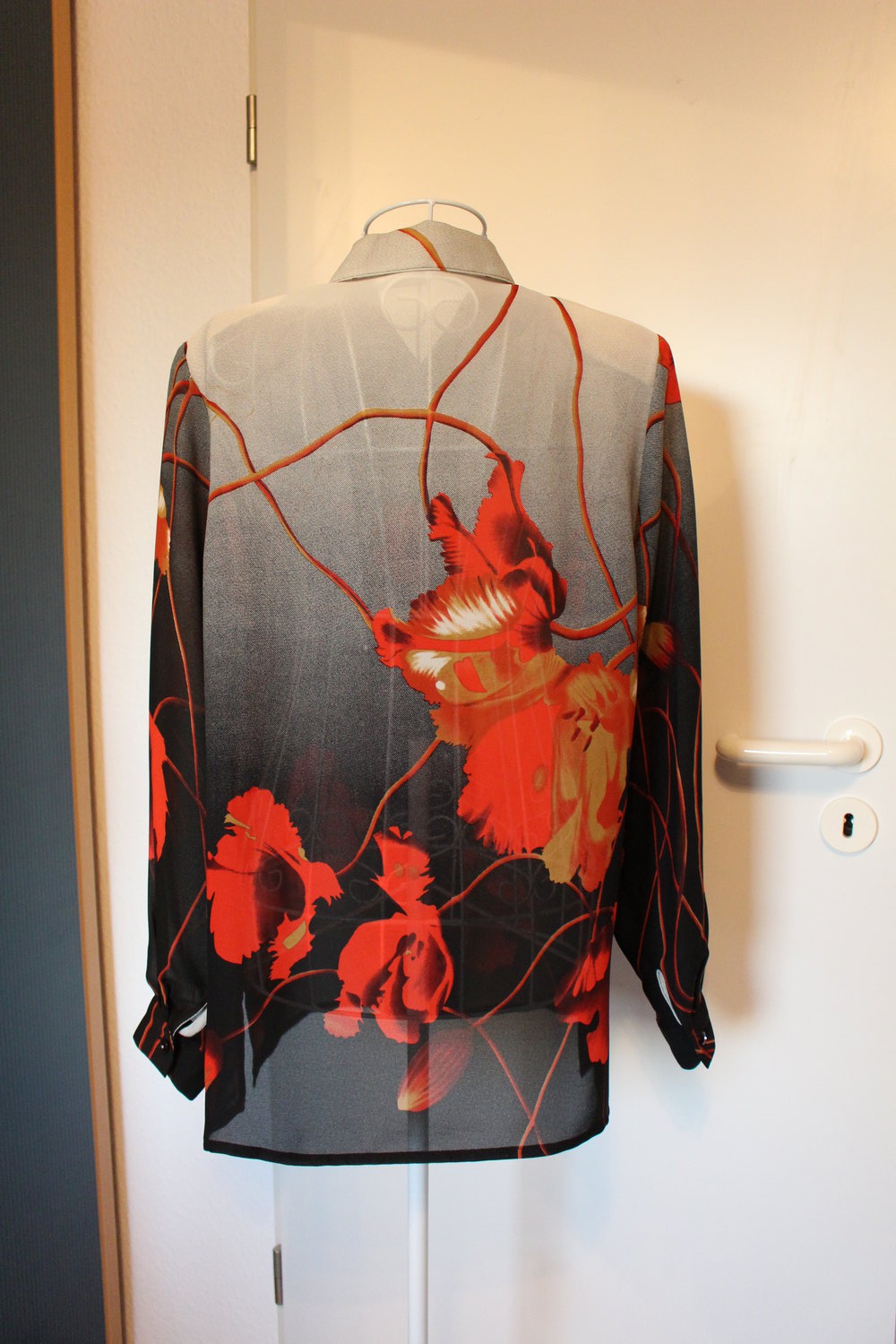 342. Retro-Bluse mit Schal/Schleife von Chris JB, Gr. 38-40