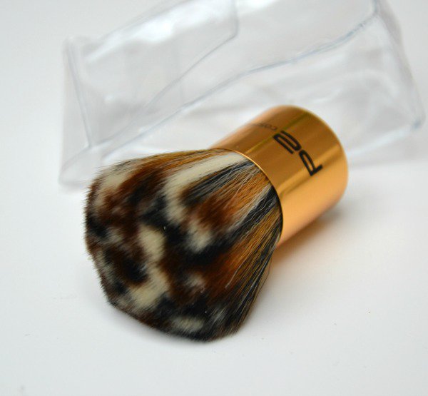 P2 Beauty goes Safari Fake Leo Kabuki weicher Pinsel Limited Edition limitiert gold NEU
