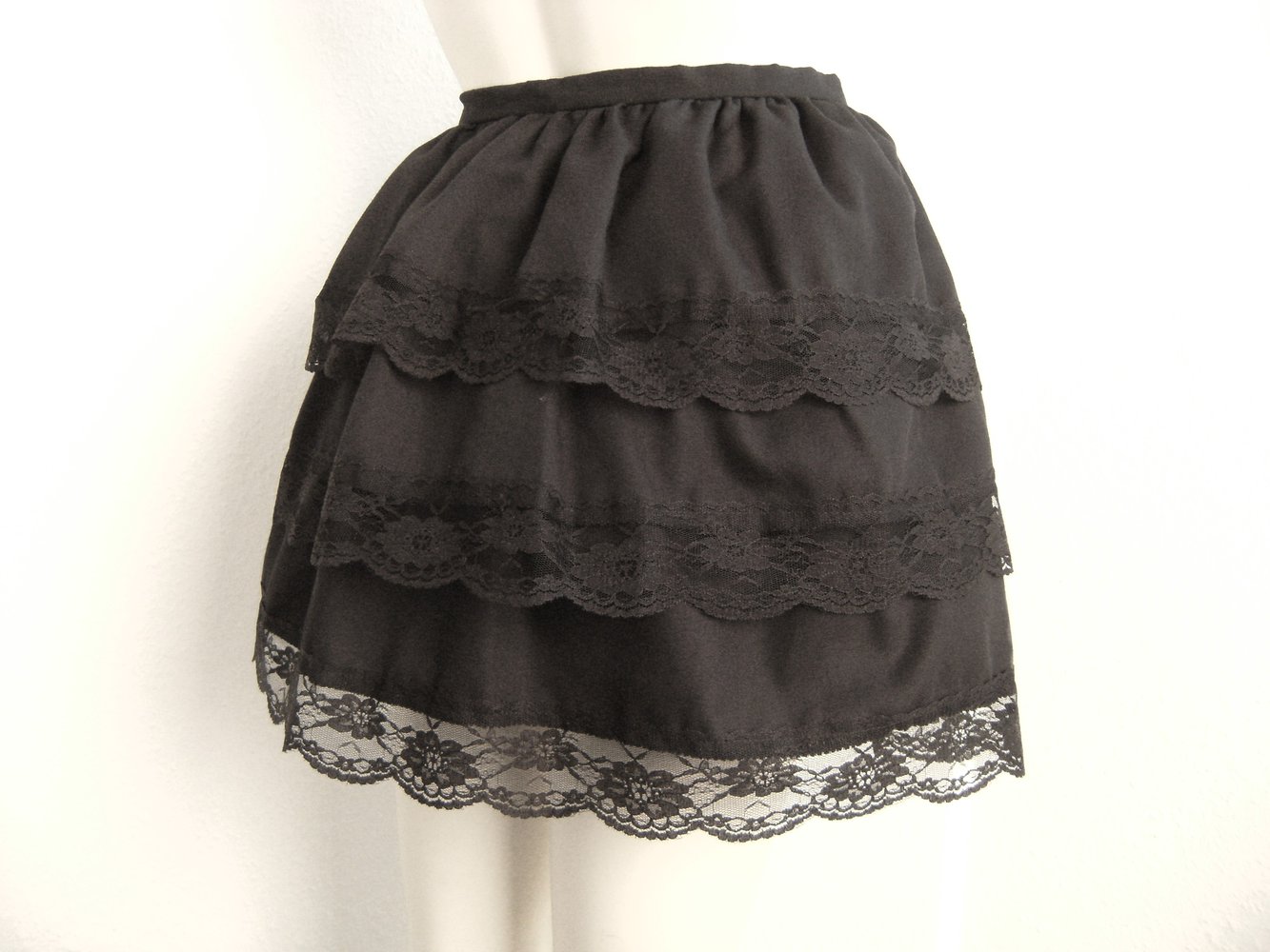 Bustle Überrock Stufen Spitze schwarz ab M Gothic Victorian Lolita Burlesque