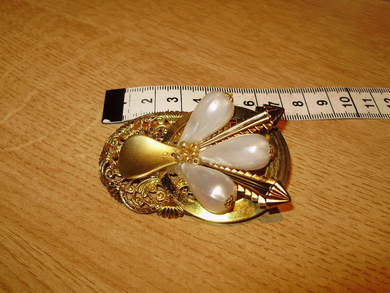 Brosche Vintage Golden mit Perlen