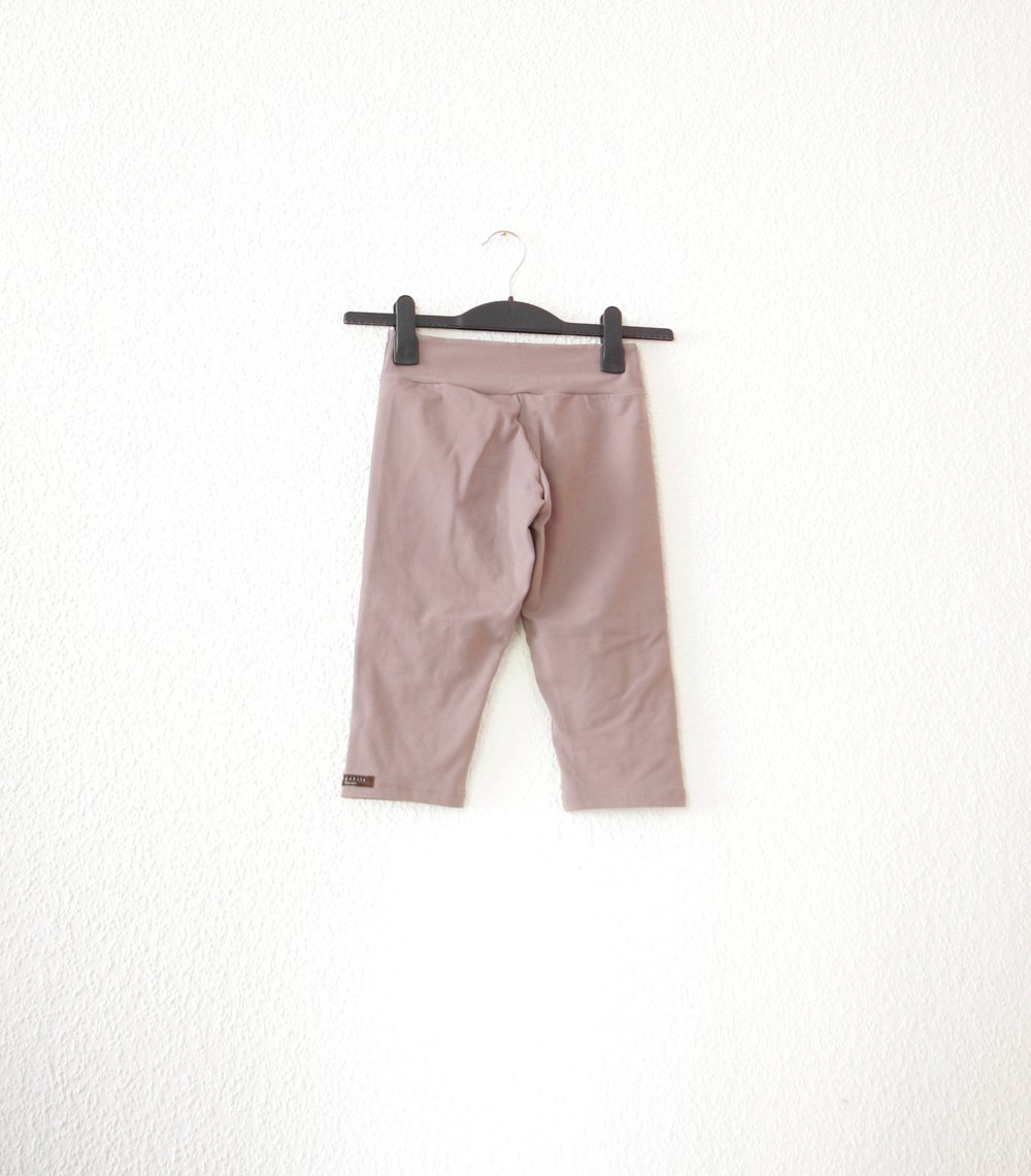 Taupefarbene Yogahose Capri Gr. S wadenlang Yogabela