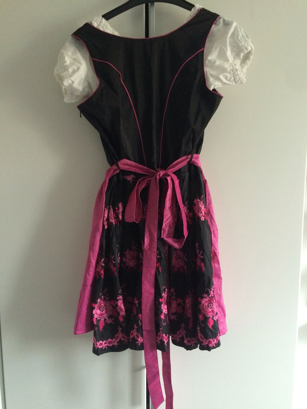 Dirndl pink/schwarz von Marjo/Wirkes Größe 40