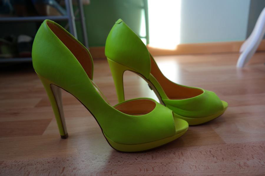 Neongrüne High Heels von Buffalo