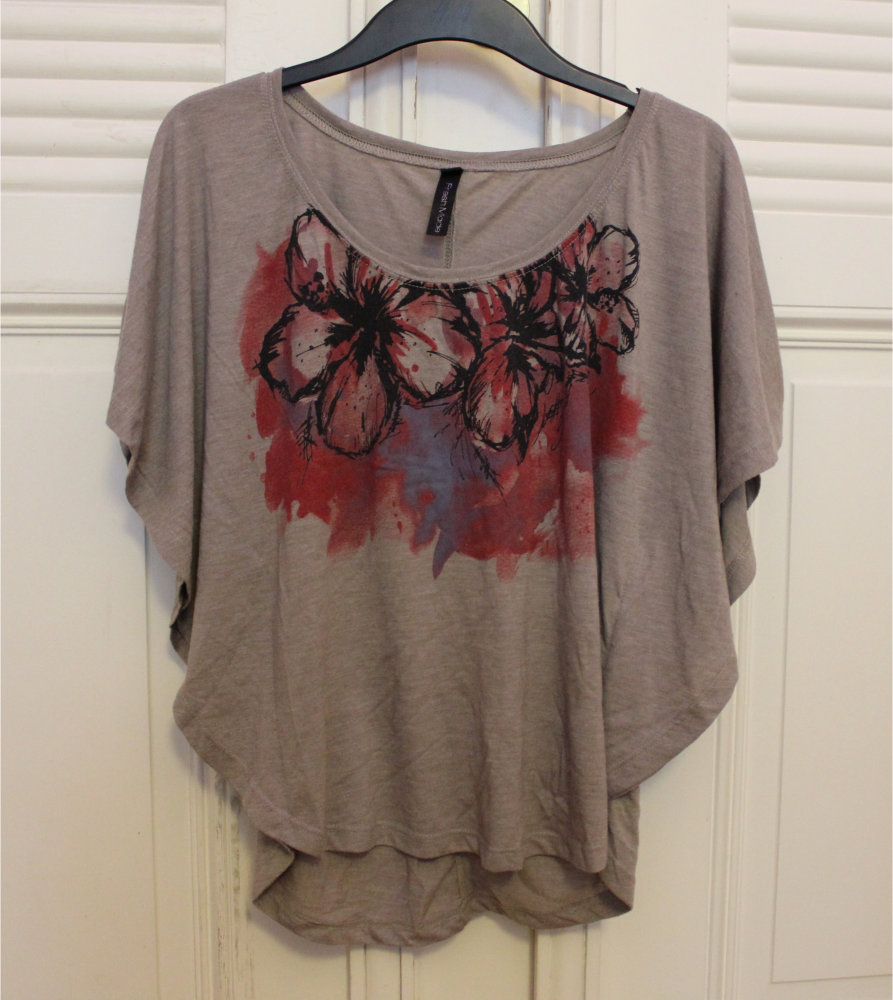 Shirt mit Fledermausärmeln und Hibiskusblüten