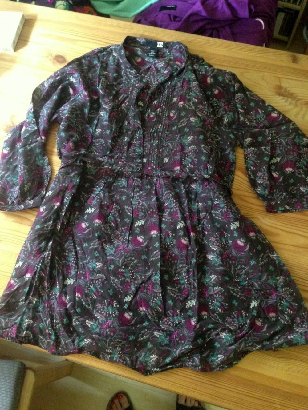 Tolle Bluse mit lila Blumenmuster