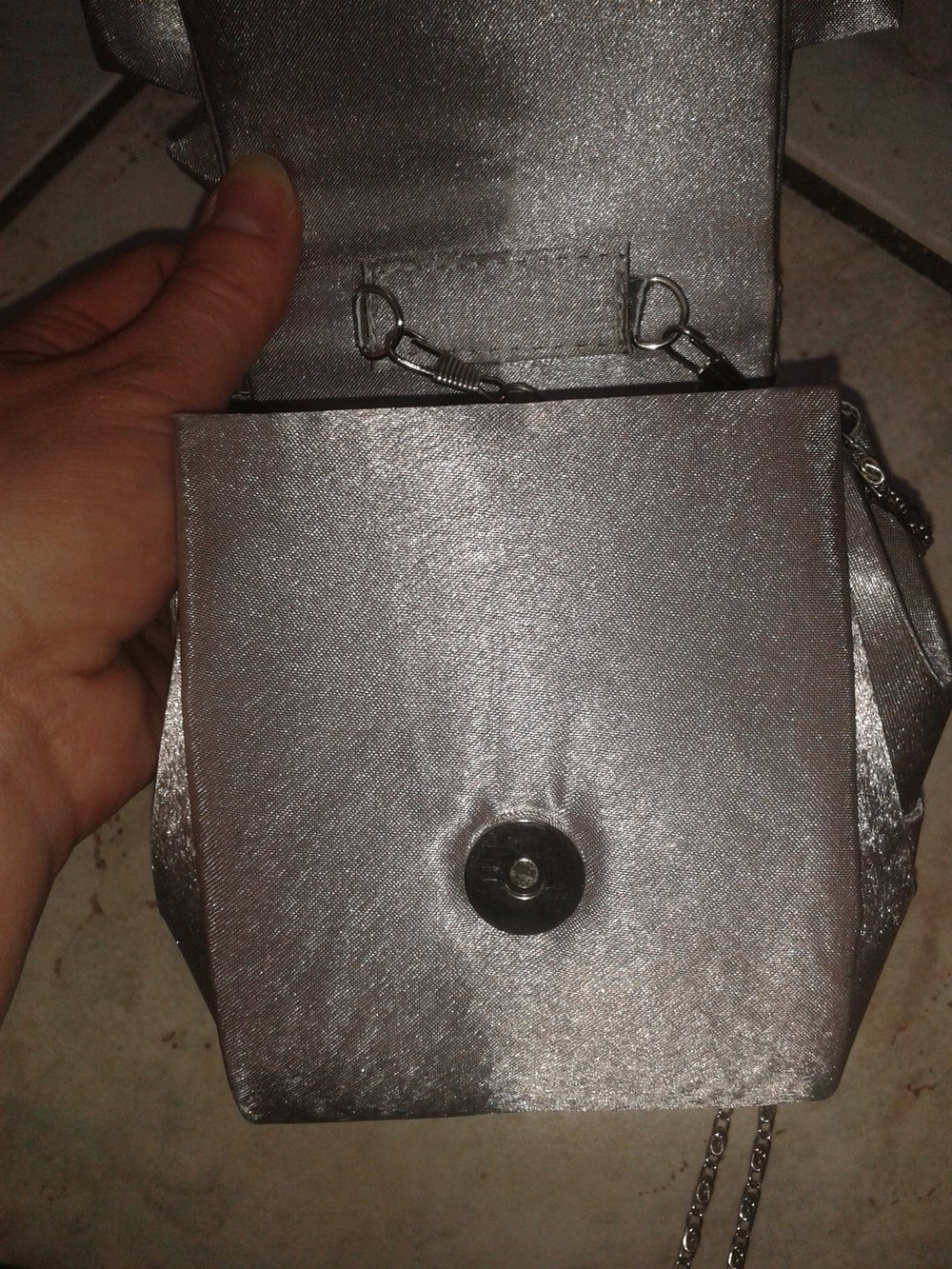 silberne elegante Handtasche, Handbeutel mit Schleife, Strasssteine