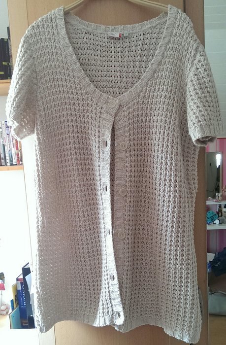 Beige Strickjacke mit kurzen Armen