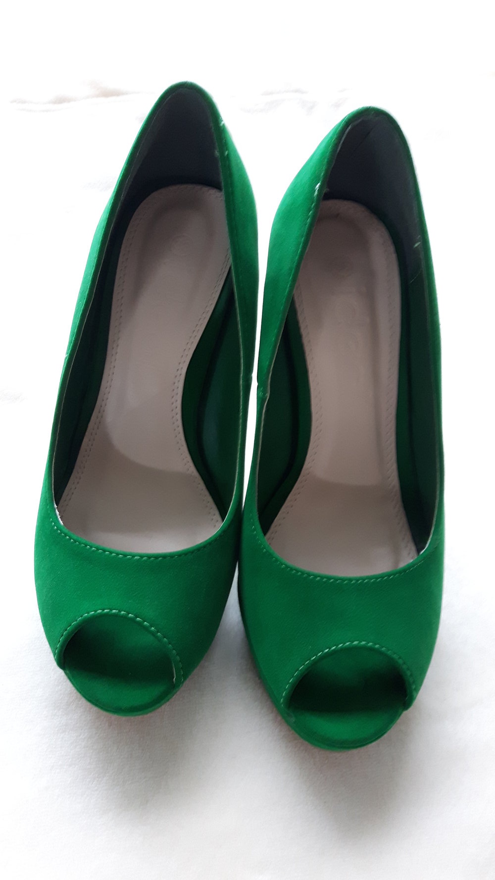 Sexy Peeptoes in grün von ideal