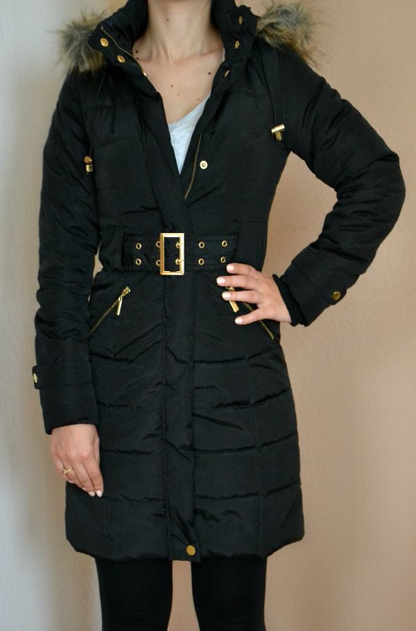 Hübscher schwarzer Steppmantel Mantel lang gold Gürtel Fell Kapuze 34 XS wie neu