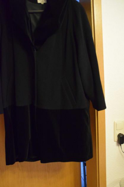 Oversized Mantel von Cartoon schwarz