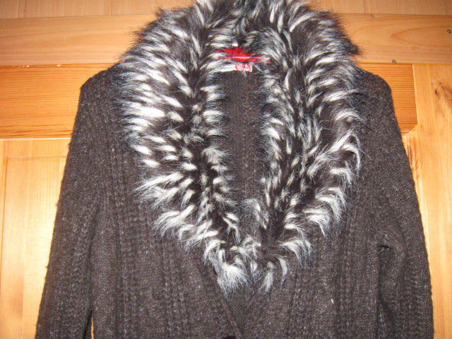 *** Super Schöne Strickjacke mit Kunstfellkragen ***