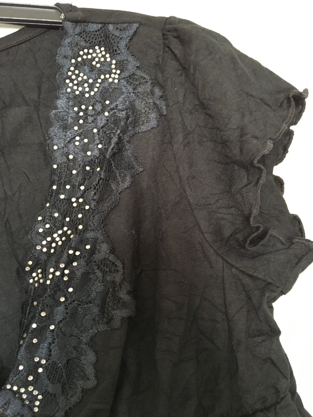 Schönes Oberteil mit Spitze und Strass