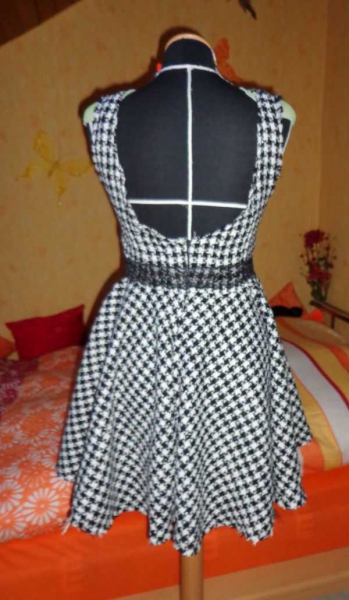 Bouclé Hahnentritt Winterkleid Blumen Gr. S  *Unikat*