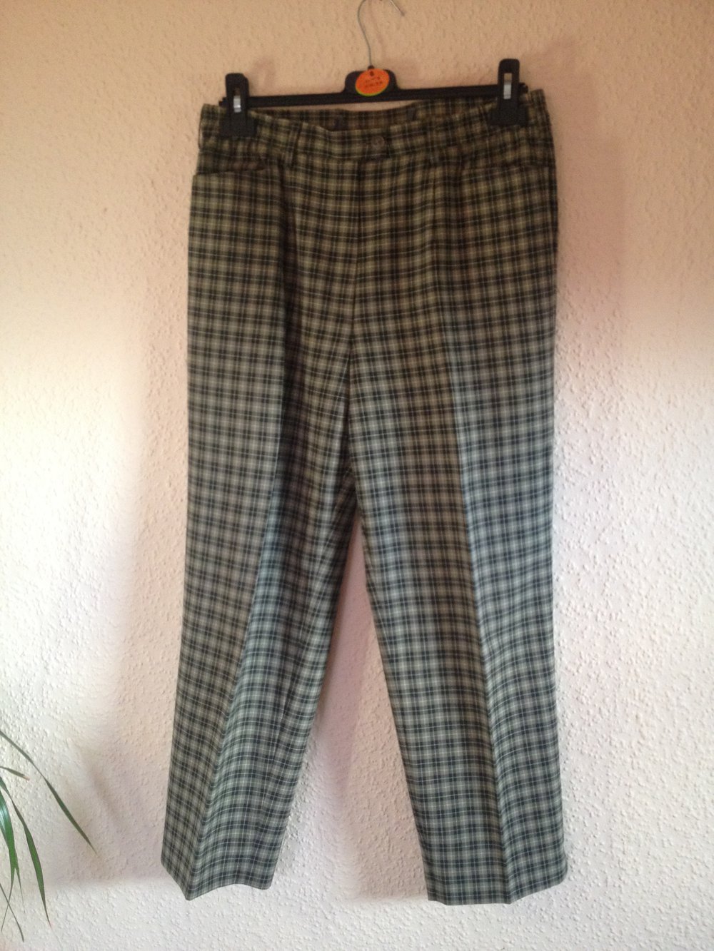 Création Atelier grünkarierte Hose