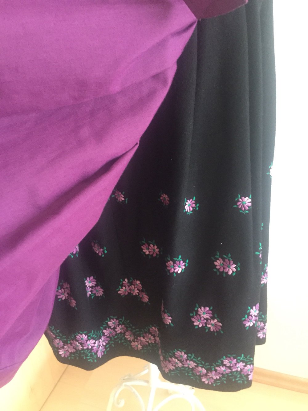 Schwarzes Vintage-Dirdl