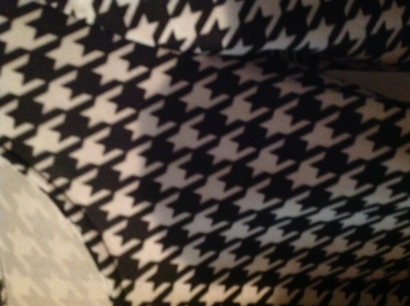 Schwarz-weißes, kurzes oberteil