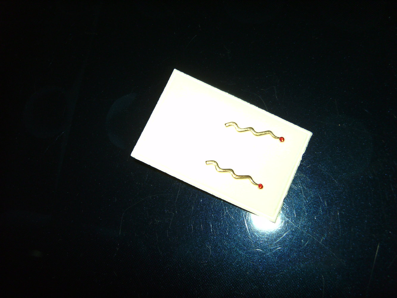 Vom Blitz Getroffen! Ohrschmuck goldfarben mit rotem Schmuckstein, Goldzack, Stecker, Ohrringe