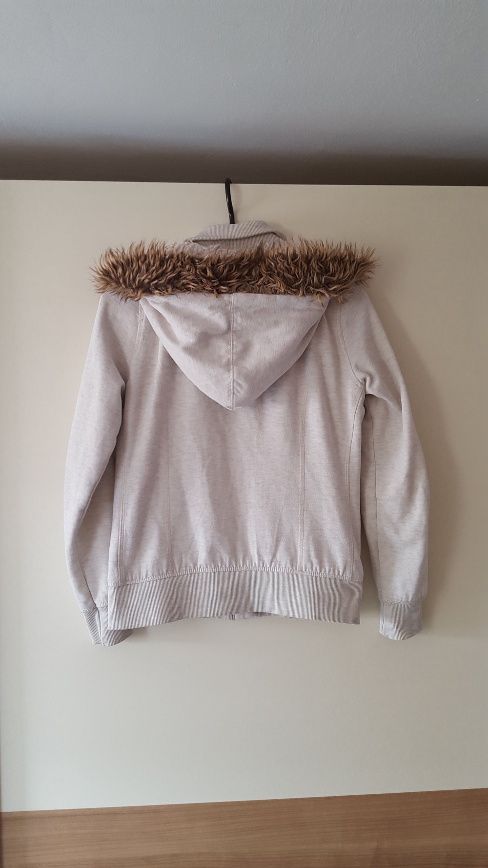 Schöne Übergangsjacke mit Teddyfell