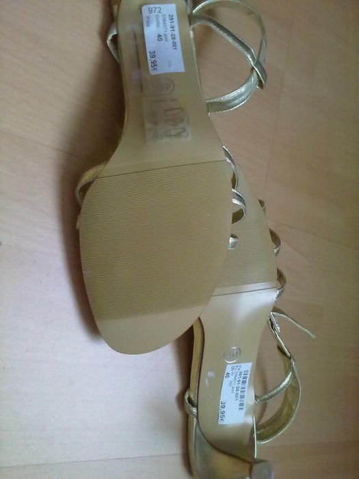 goldene Sandalen