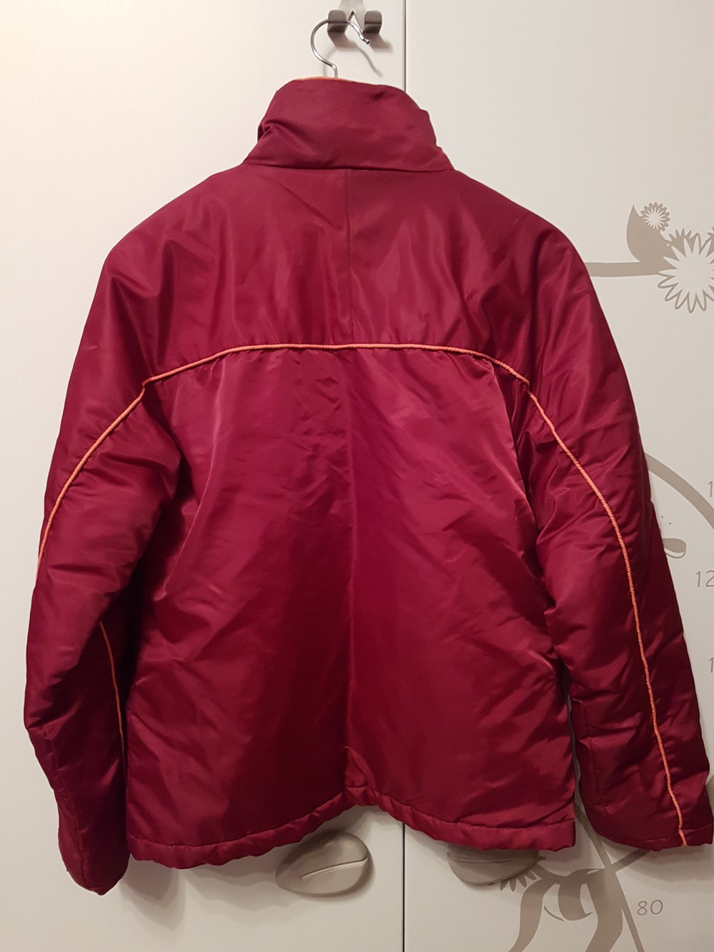 rote bordeaux farbene Jacke Übergangsjacke, leichte Winterjacke