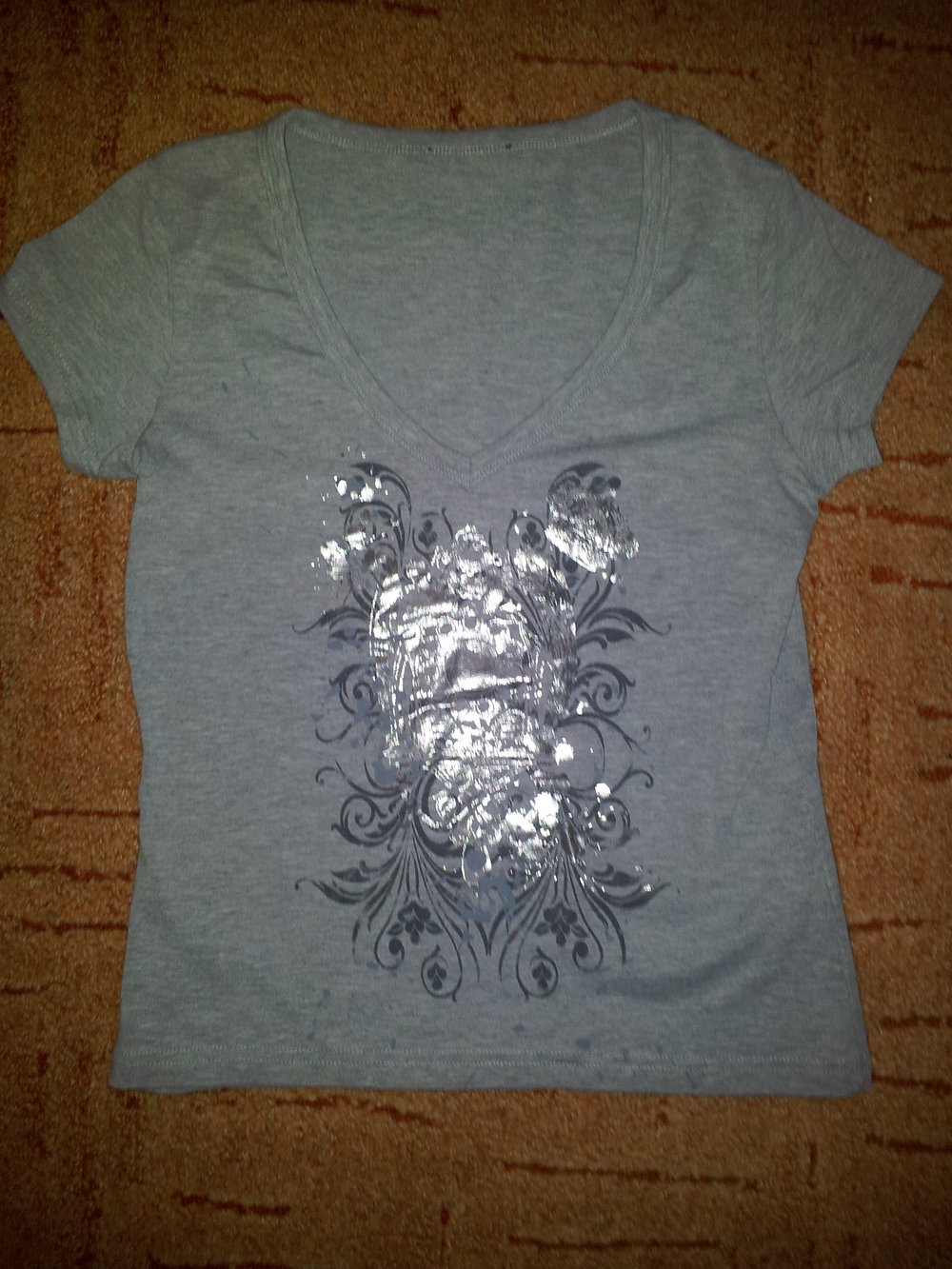 Shirt grau mit Silber Druck