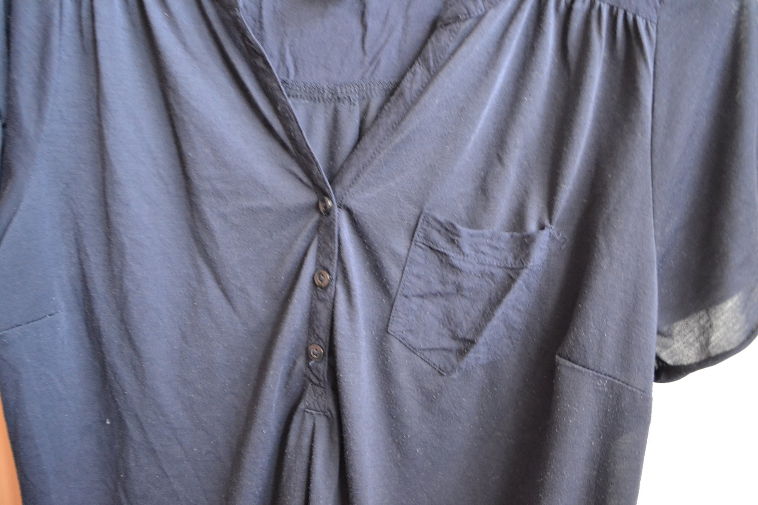 blaues dünnes T-Shirt