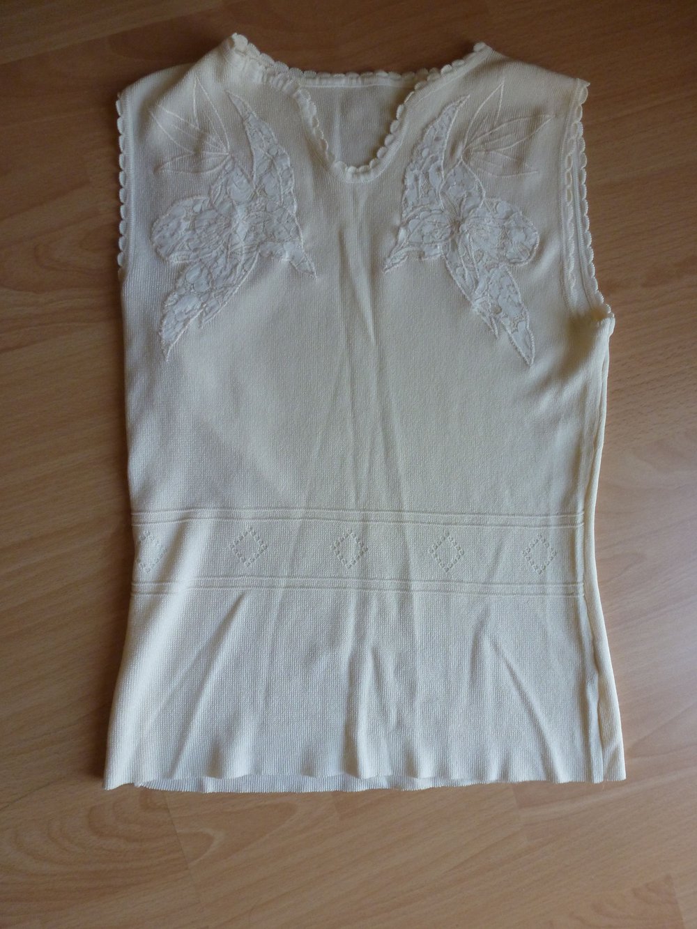 Top beige mit Spitze 