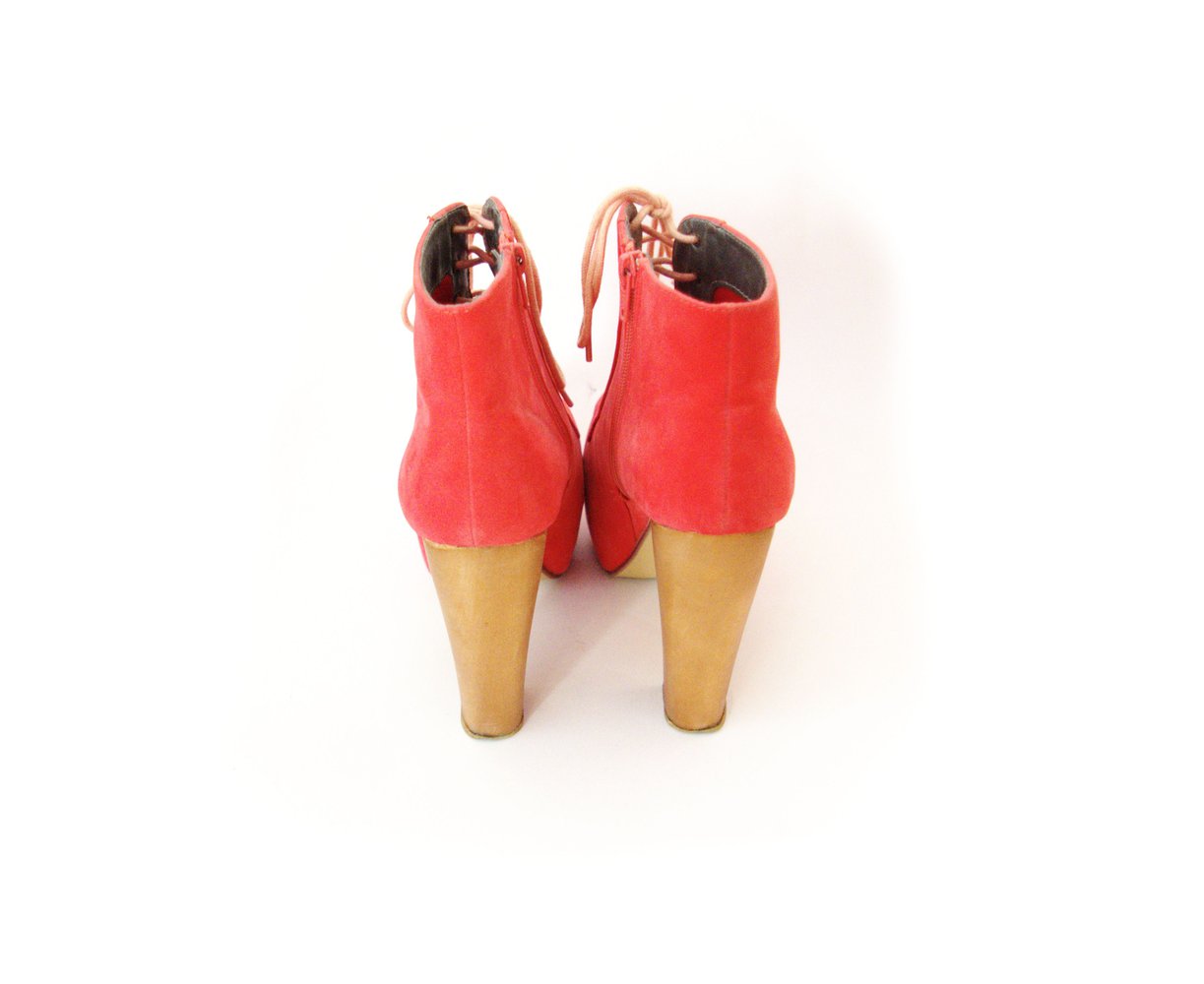 Korallenfarbene Plateaustiefeletten Gr. 40 Litas Schnürung Holzabsatz vegan