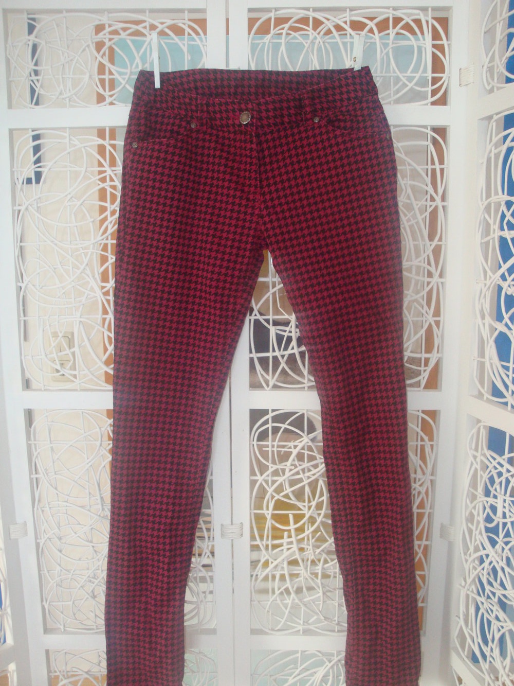 auffällig gemusterte Hose gerades Bein