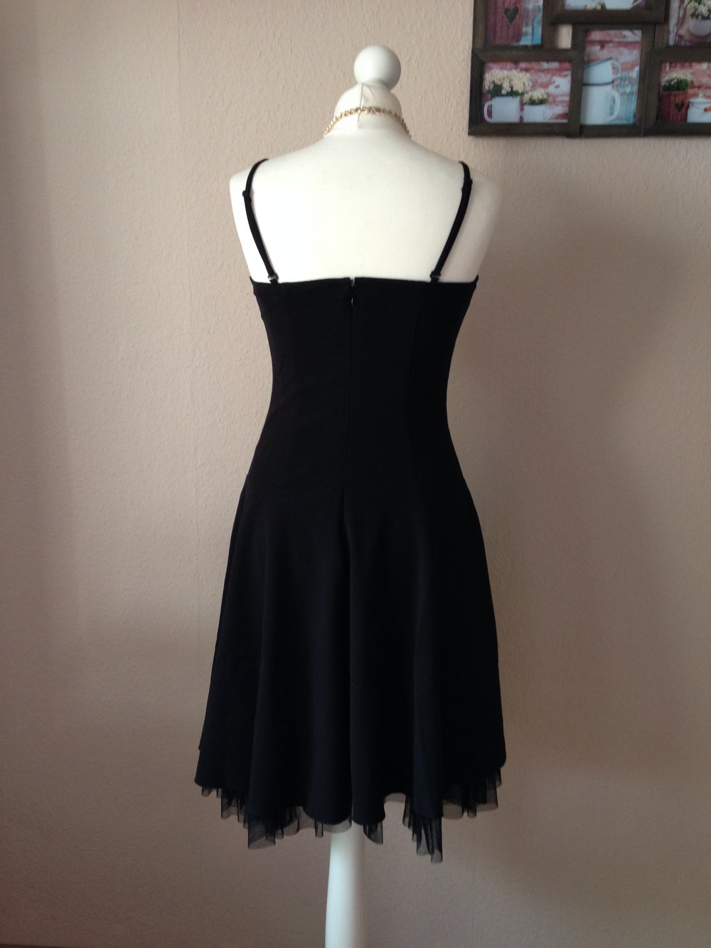 Schwarzes Kleid von Melrose, Abschluss, Abiball