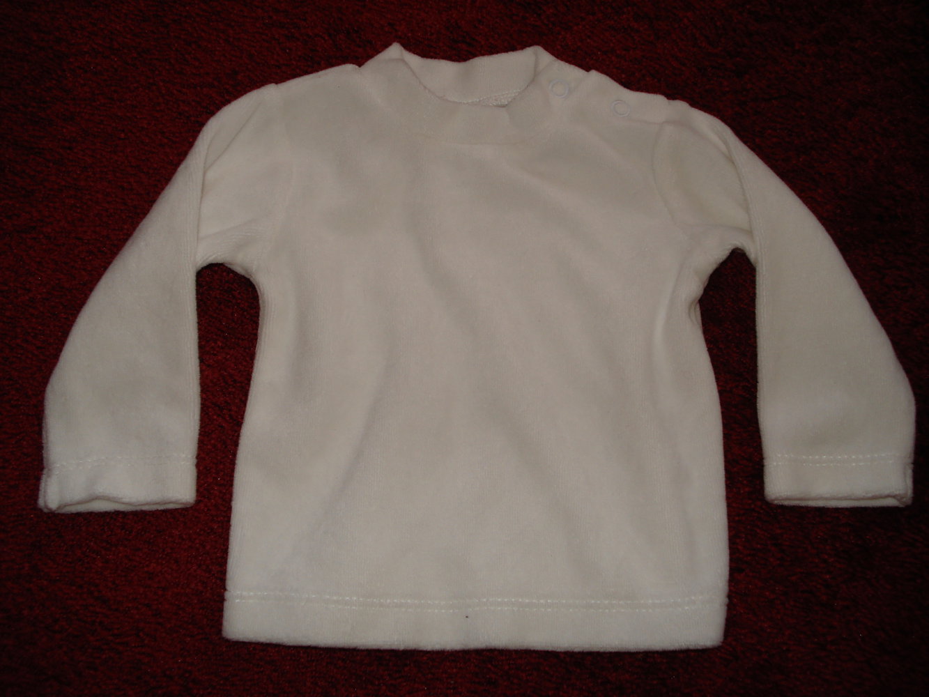 weißer Langarm-Samt-Pullover