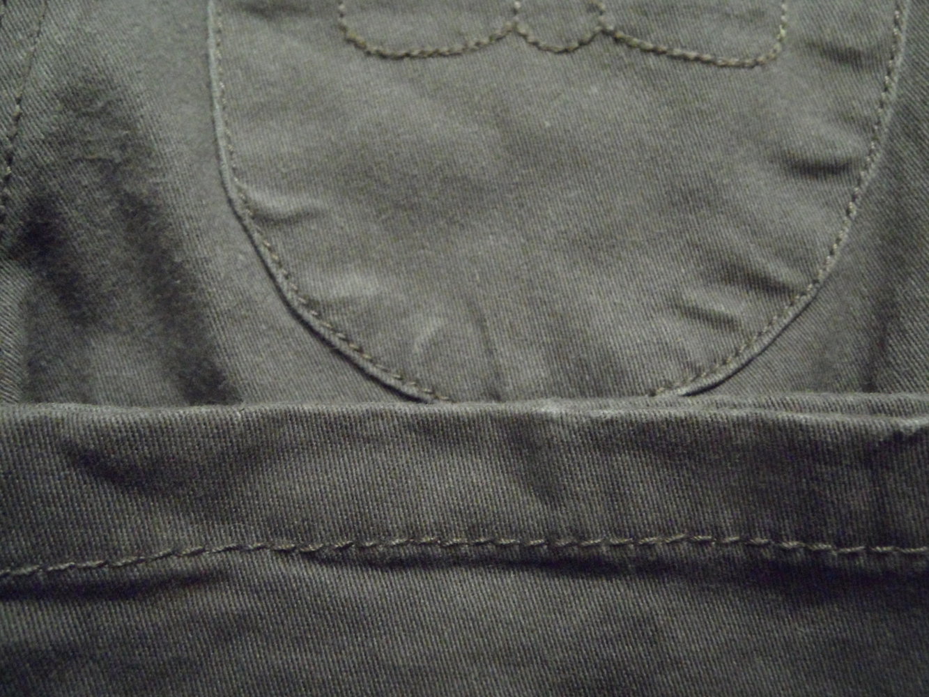 Vertbaudet graue Hose Jeans Bootcut Schleifen