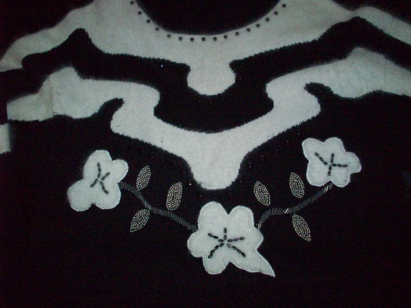 Flauschiger Pulli mit Pailetten und Perlen Gr XL