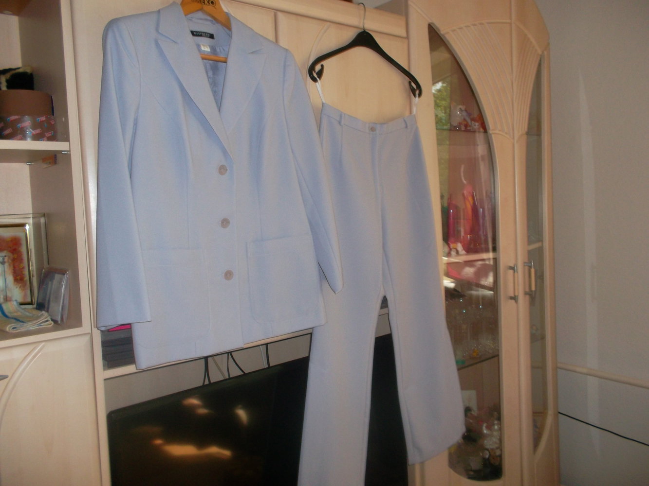 schicker neuer hosenanzug,grösse 19 / 38,von rasberry