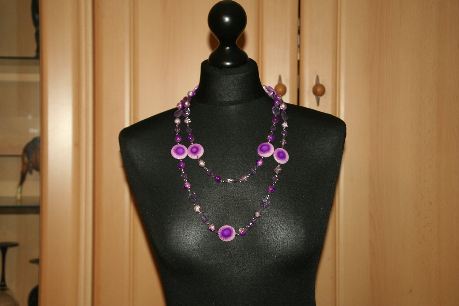 Lange Kette lila mit runden Steinen