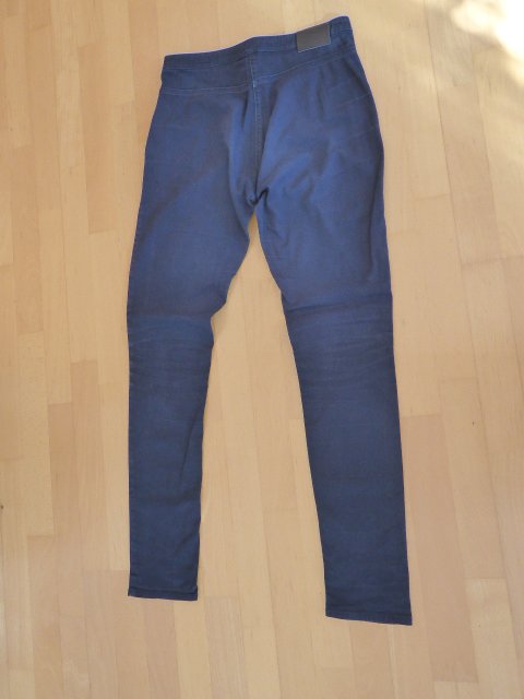 Dunkelblaue Röhrenhose Highwaist von H&M