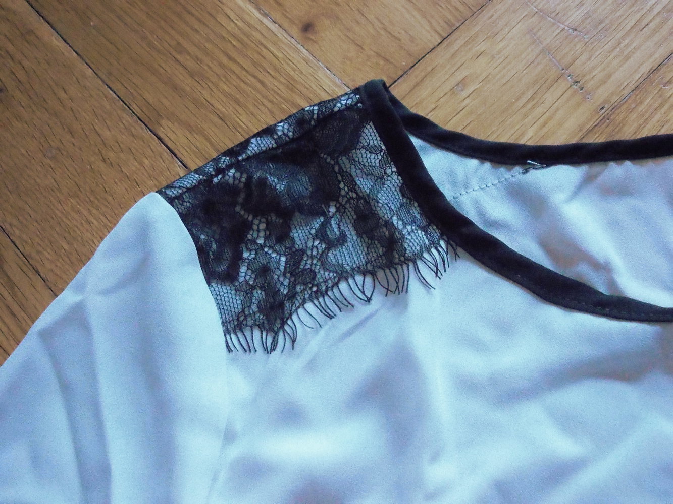 NEU Langarm Bluse Gr.S 36 38 weiß schwarze Spitze 