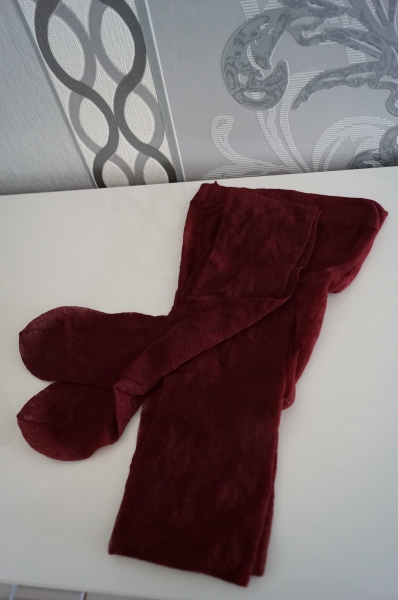 Weinfarbene Strümfe mit Blumenmuster L auch M evtl XL da dehnbar