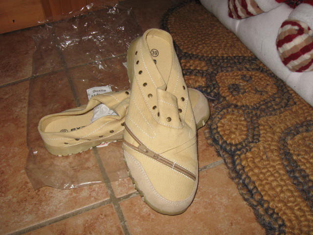 *** Neue Schlappen mit Nieten ***