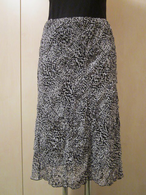 Hingucker! Edler Sommerrock mit außergewöhnlichen Details