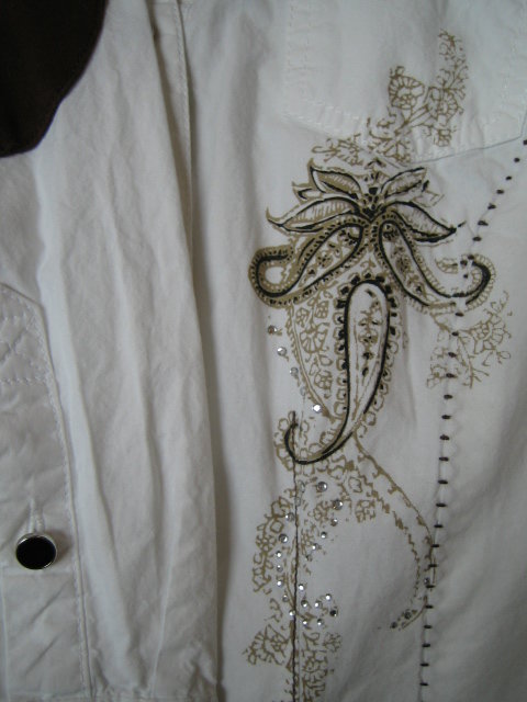 Bluse mit Ärmelpatches Stickerei Glitzer C.A.R.O