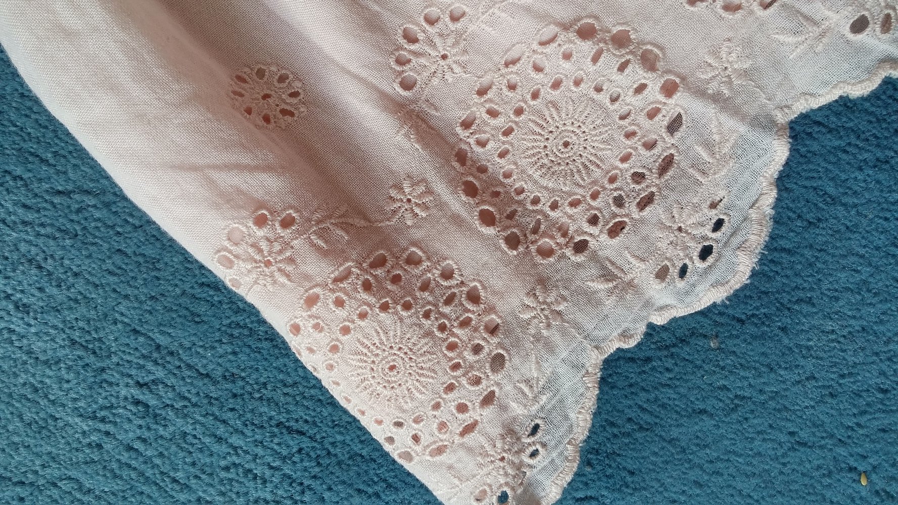 Wunderschönes feminines Sommerkleid