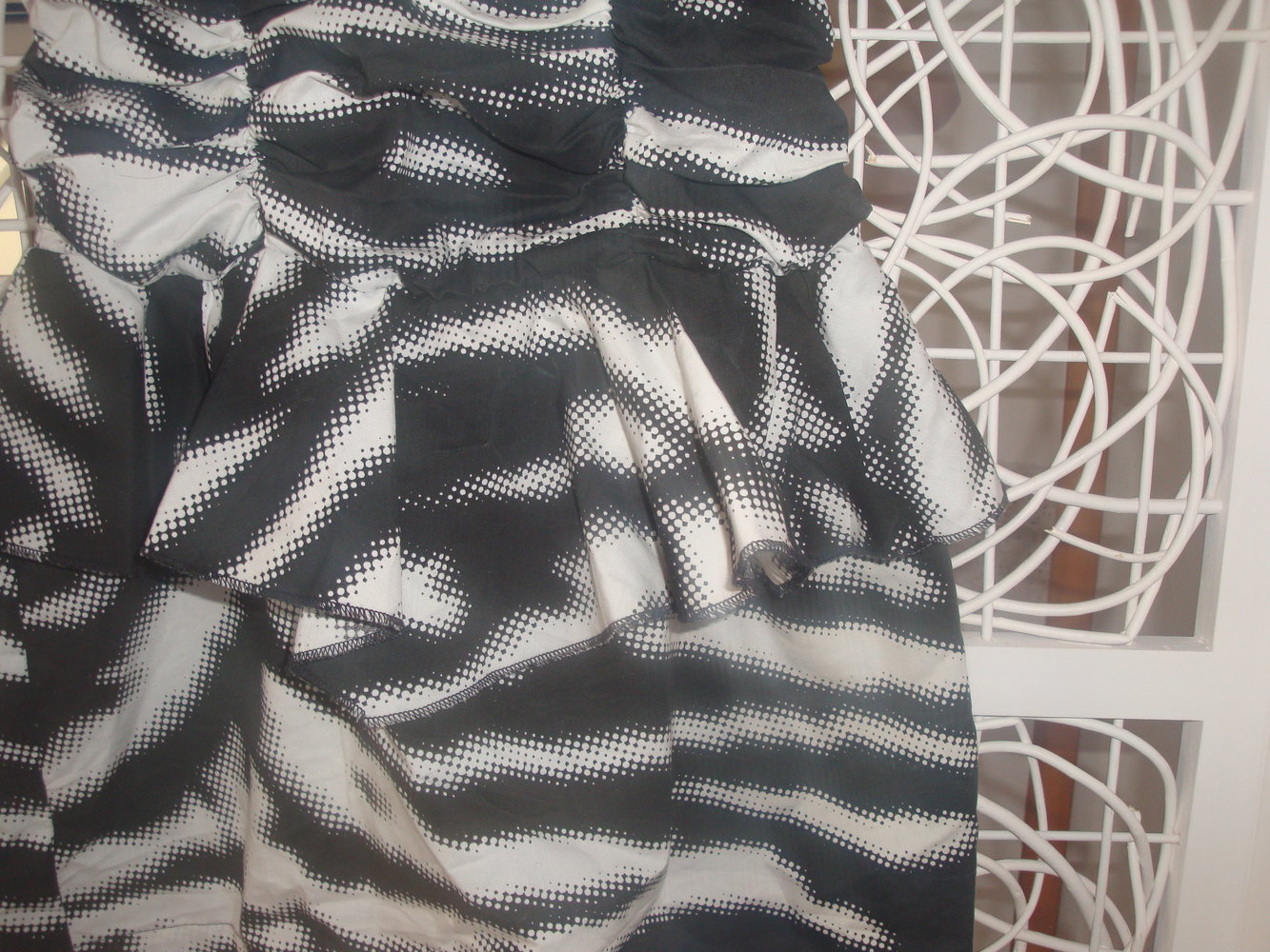 Partykleid schulterfrei schwarz-weiß